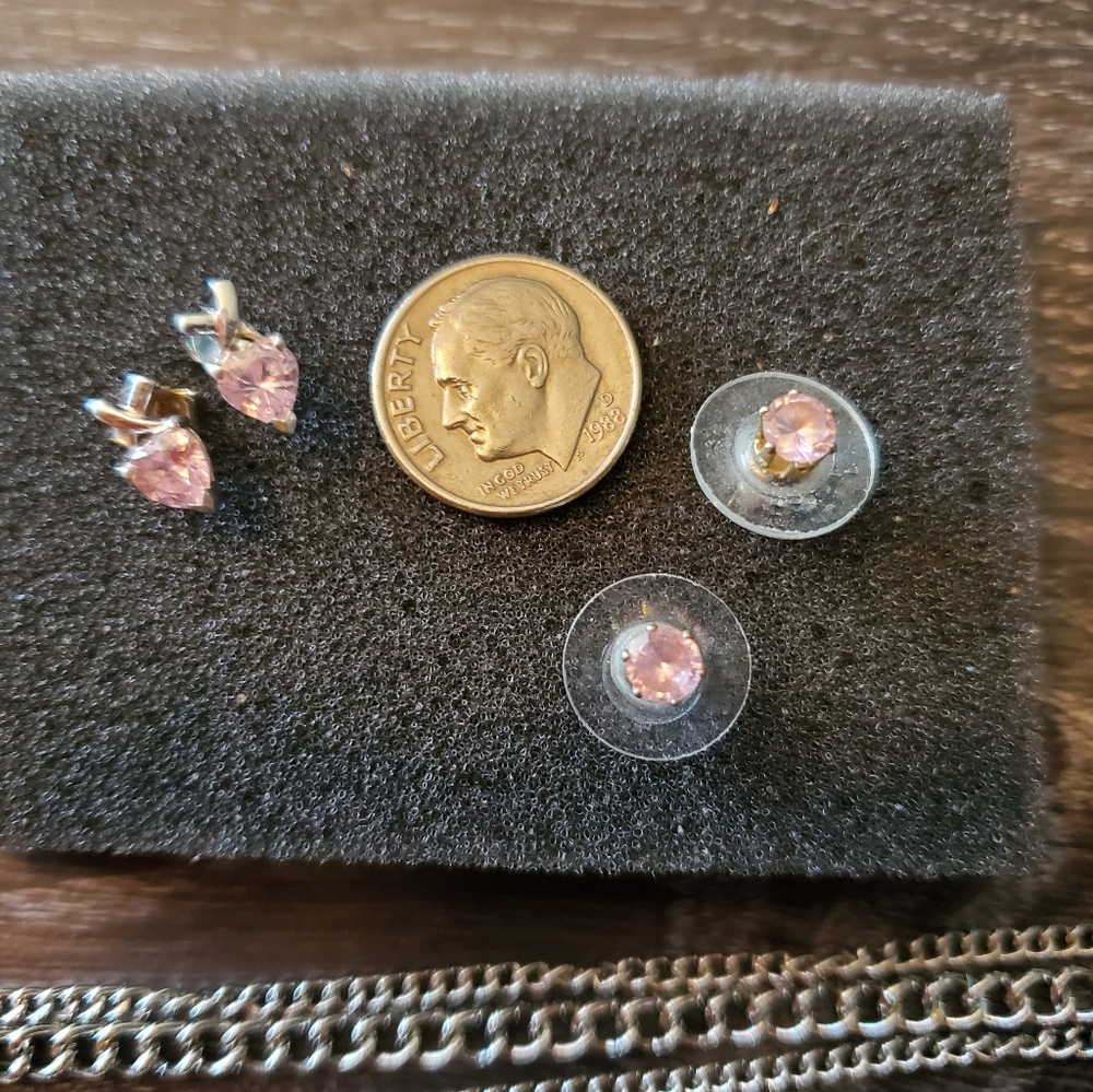Pink Heart Key Necklace & 2 pairs of Pink Earrings - Picture 7 of 9